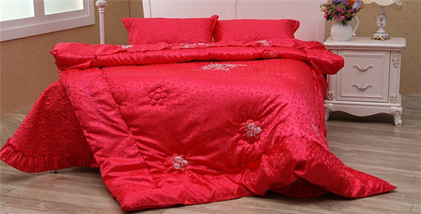 ������--���ϣ��n�������ϣ��������������w�SҎ(gu��)��ߴ� �ޱ���200*230cm �aƷ���� ����aƷ�����n�������ϣ�ɫ���r�G��������������������ˬ���s�Ķ��Еr�У�ɢ�l(f��)���|��ۼt�Ĺŵ��������Y�ϝ���ɫ�ʣ����µĹ�Ӱ�����������[Ů�������۵��۾�����