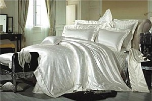 ¶��--�����İ�ɫ��z�����������Ử�����m�|�����Q�z�к��еİ�����ͽz�������������B(y��ng)�֮��Ч�������󷽵Ď׺��Ứ�������Ͼ��µ��U�ջ�߅�����F������͸¶�����˵Ě��|(zh��)���˿Ʒ�������ĽM����С�������c�Yʹ���״�Ʒ���v�������������q���A�F������Ů��𨝍���¹������µ�Ę��������ē��|������Сҹ�����c��ͬ�ߡ�
