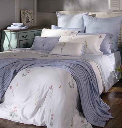 ��S�峿--��������������ŵ��ɫ�������w���Ļ��������o��͸��һ�N�`����������û��{ɫ�ĵ�ɫ���c�Y����ӰЧ�����黨����ɫ�c���{ɫ���������ɫ�{(di��o)���죬�D�����ò�ͬ�Ļ�֦�ˑB(t��i)����ƽ��ַ��������p������ĈD��������͸��һ�N��(y��u)��֪�Եĳ��o��Ϣ��<br>